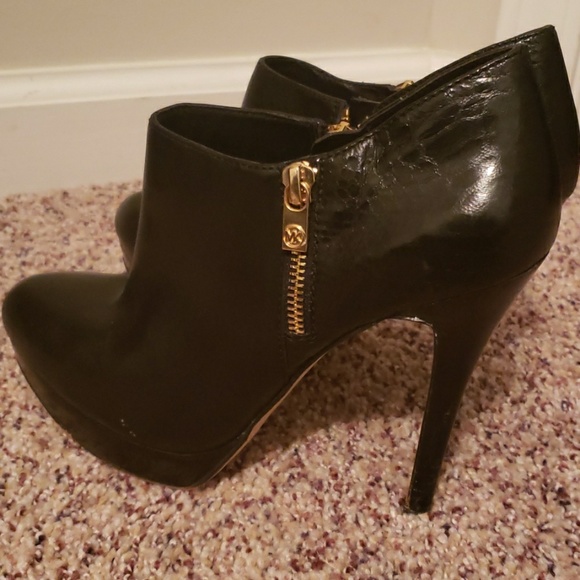 Micheal Kors Ankle bootie - Picture 3 of 4